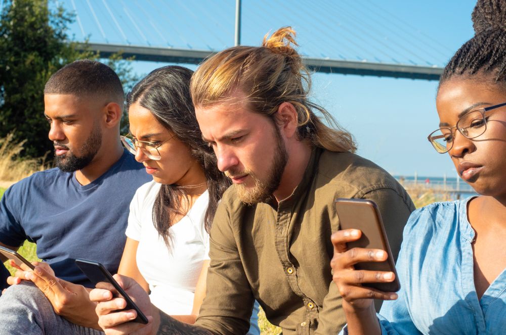 Brasileiro Passa Mais Tempo Na Frente das Telas do que Dormindo